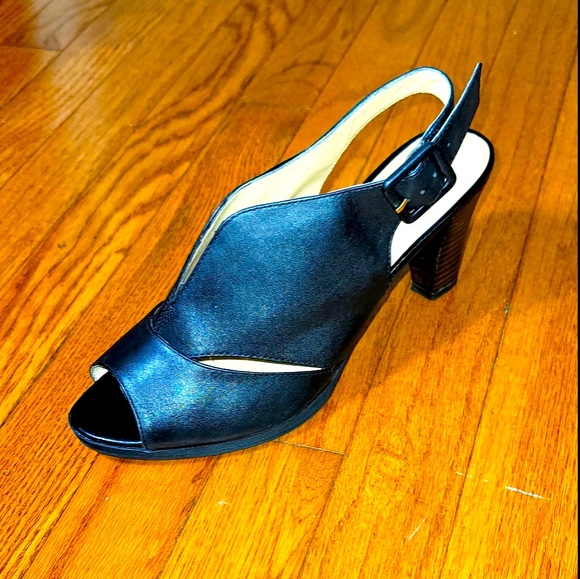 Bella Vita Leona | Open-Toe Slingback Sandal - Picture 3 of 10